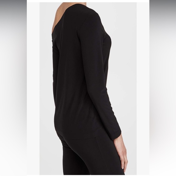 Off the shoulder Top - Picture 4 of 7